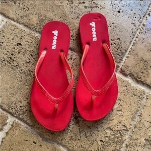 Groove Red Polka Dot Flip Flops Sandals M 7 8